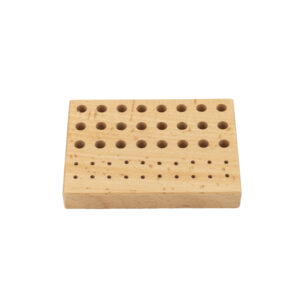 Plaque de rangement en bois pour les tasseaux